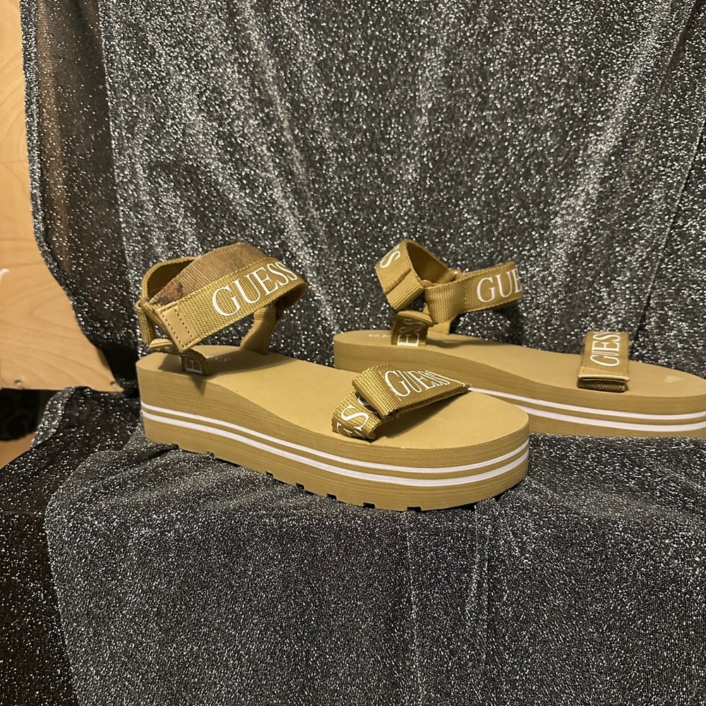 brand new Guess Sandles